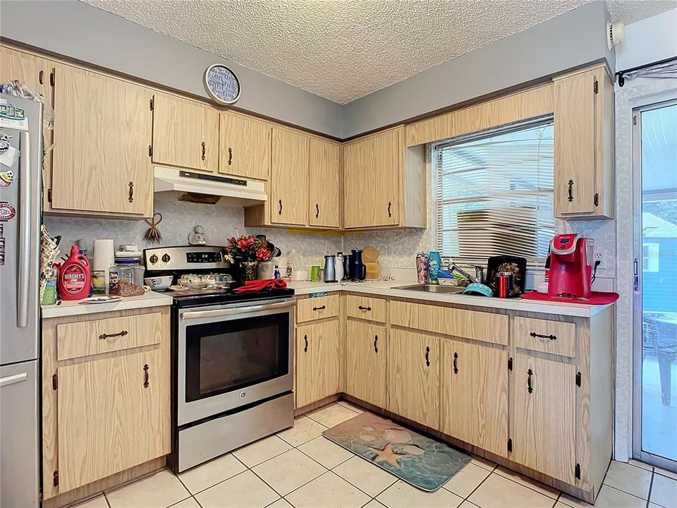 For Sale: $270,000 (2 beds, 1 baths, 1137 Square Feet)