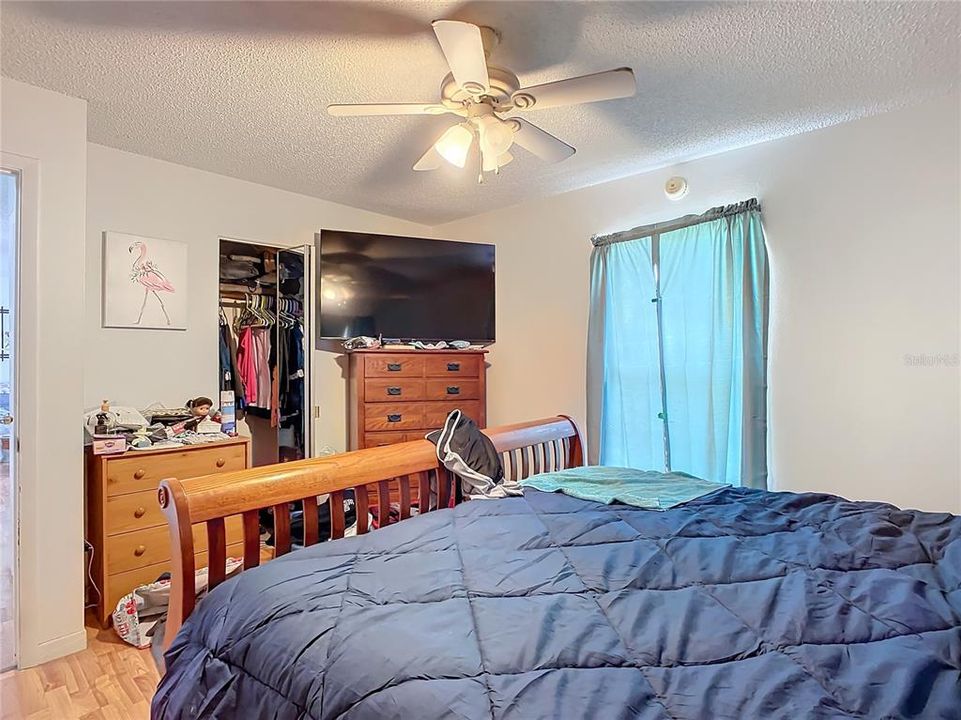 For Sale: $270,000 (2 beds, 1 baths, 1137 Square Feet)