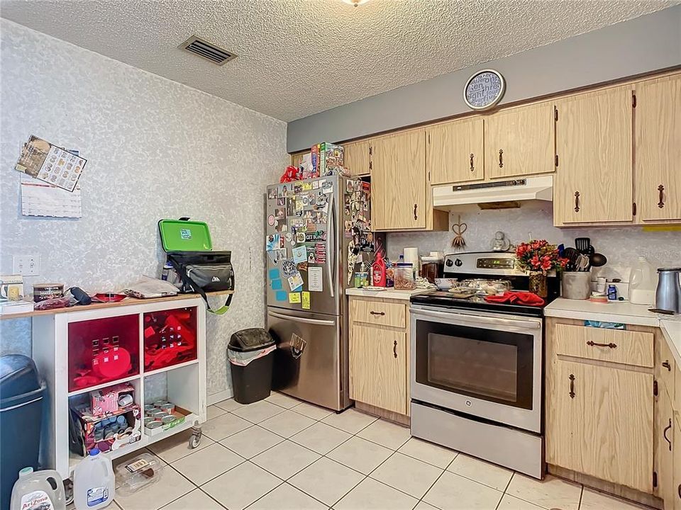 For Sale: $270,000 (2 beds, 1 baths, 1137 Square Feet)