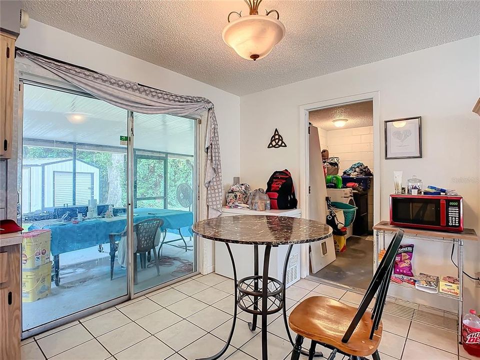 For Sale: $270,000 (2 beds, 1 baths, 1137 Square Feet)