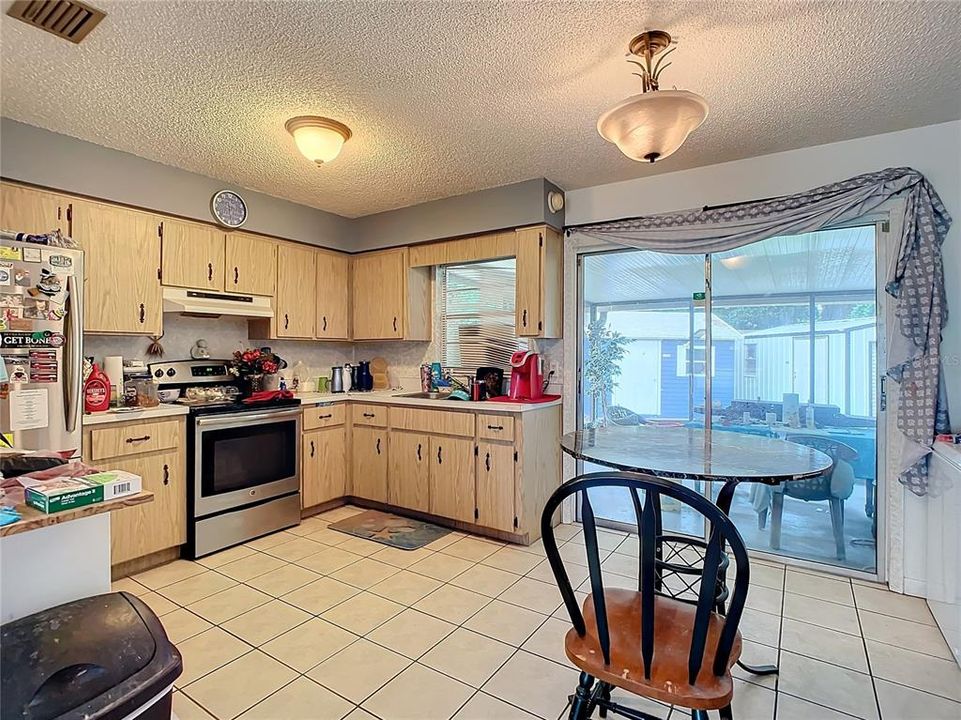 For Sale: $270,000 (2 beds, 1 baths, 1137 Square Feet)