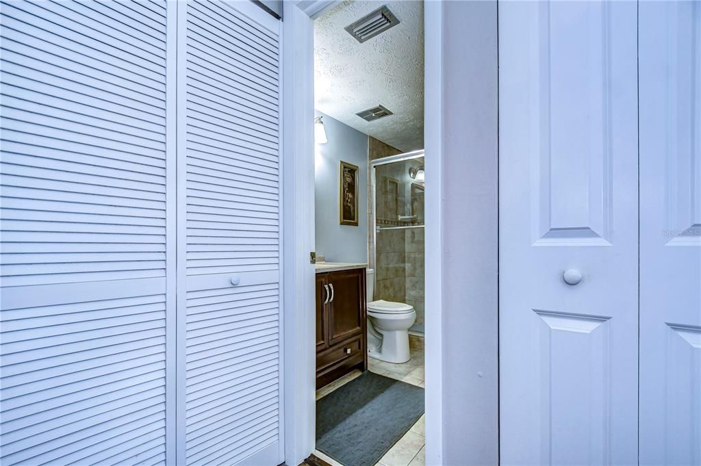 待售: $187,000 (2 贝兹, 2 浴室, 923 平方英尺)