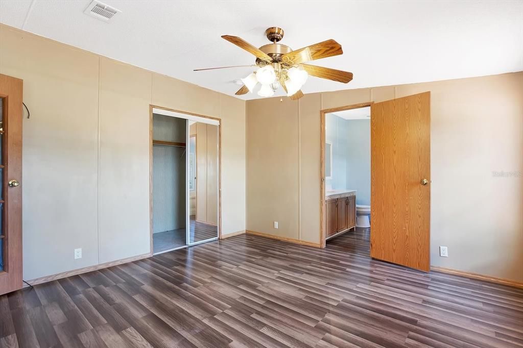 Active With Contract: $298,000 (3 beds, 2 baths, 1512 Square Feet)