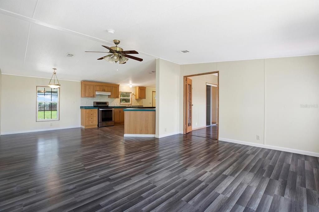 Active With Contract: $298,000 (3 beds, 2 baths, 1512 Square Feet)