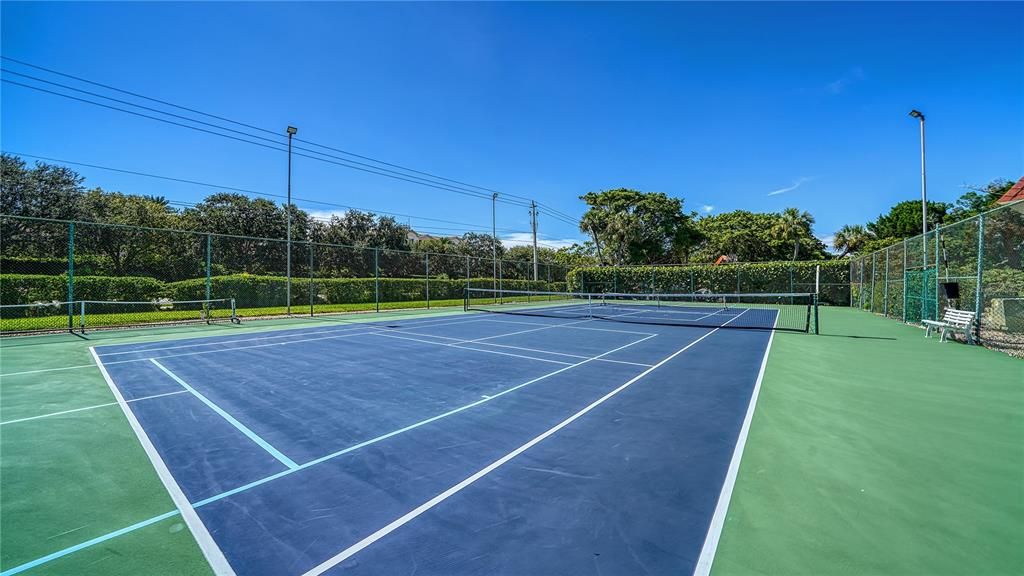 2 Tennis & 4 Pickleball Courts