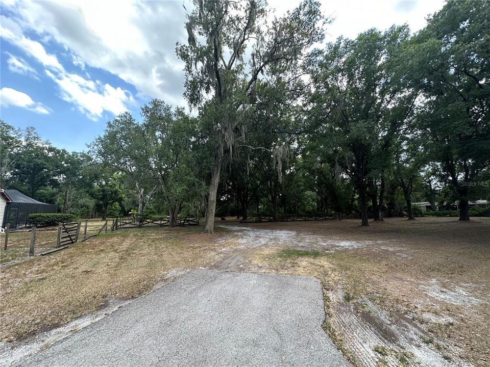 For Sale: $650,000 (3 beds, 3 baths, 2295 Square Feet)