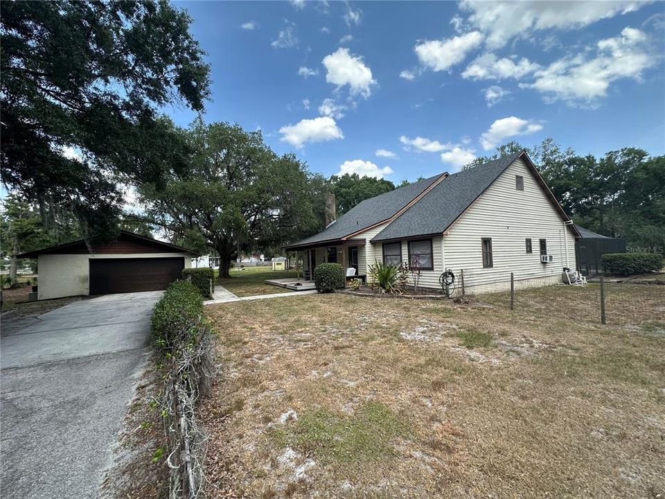 For Sale: $650,000 (3 beds, 3 baths, 2295 Square Feet)