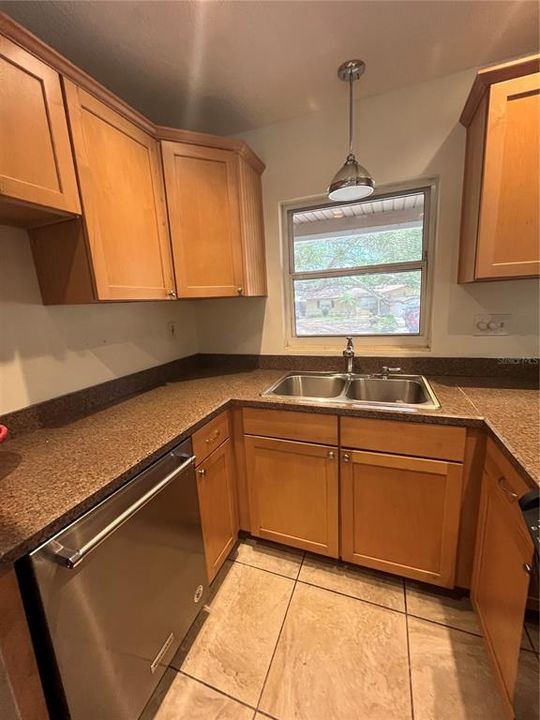 Recently Rented: $1,750 (2 beds, 2 baths, 1169 Square Feet)