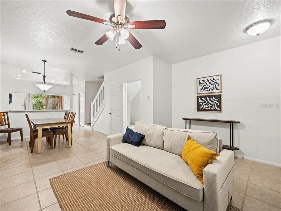 For Sale: $239,000 (2 beds, 2 baths, 1152 Square Feet)