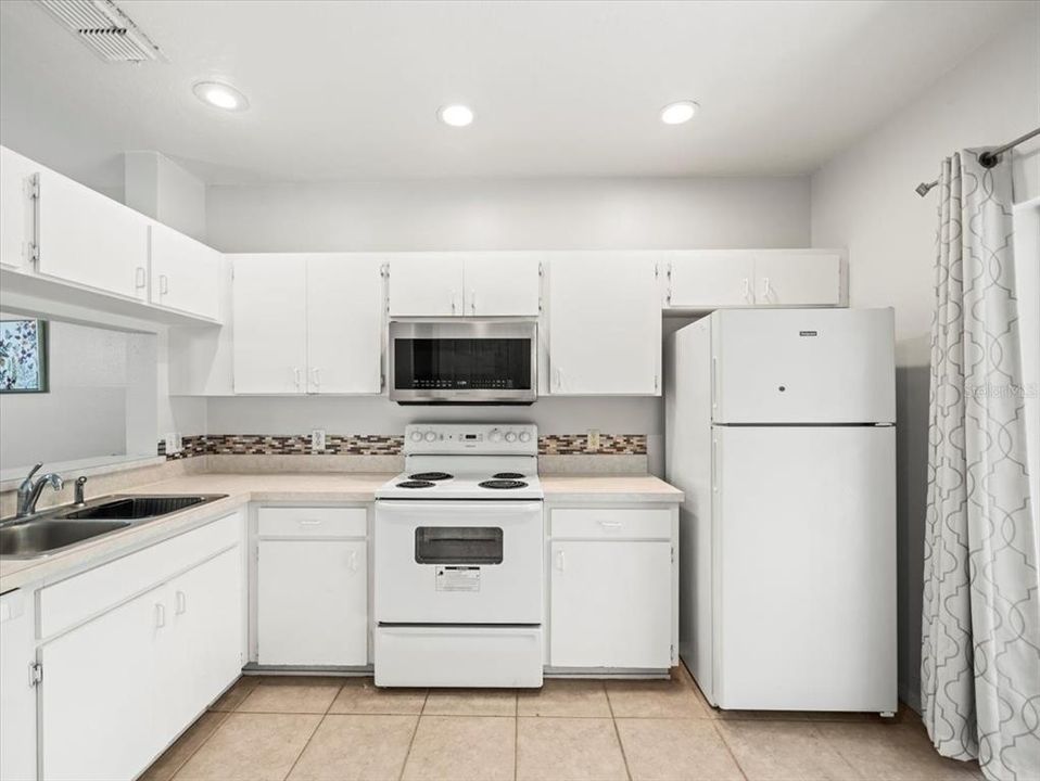 For Sale: $249,000 (2 beds, 2 baths, 1152 Square Feet)