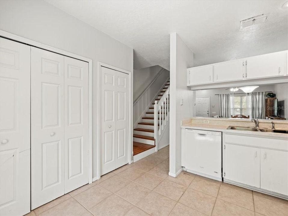 For Sale: $239,000 (2 beds, 2 baths, 1152 Square Feet)