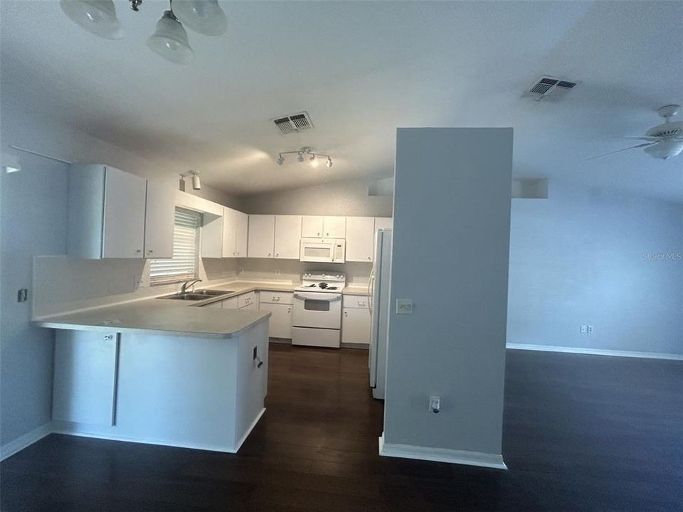 For Sale: $219,900 (3 beds, 2 baths, 1191 Square Feet)