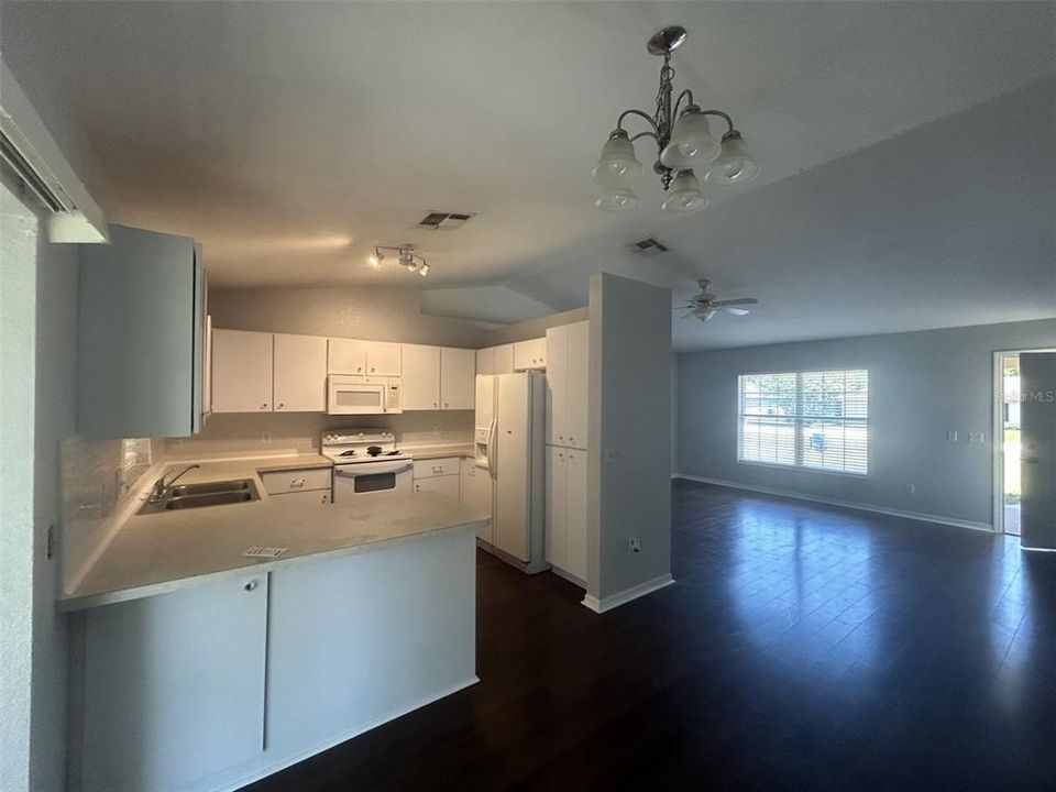 For Sale: $219,900 (3 beds, 2 baths, 1191 Square Feet)