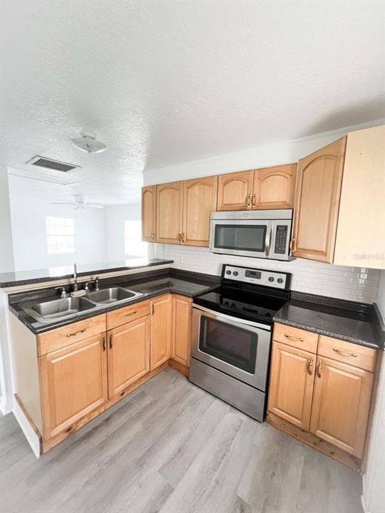 For Sale: $179,000 (2 beds, 1 baths, 625 Square Feet)