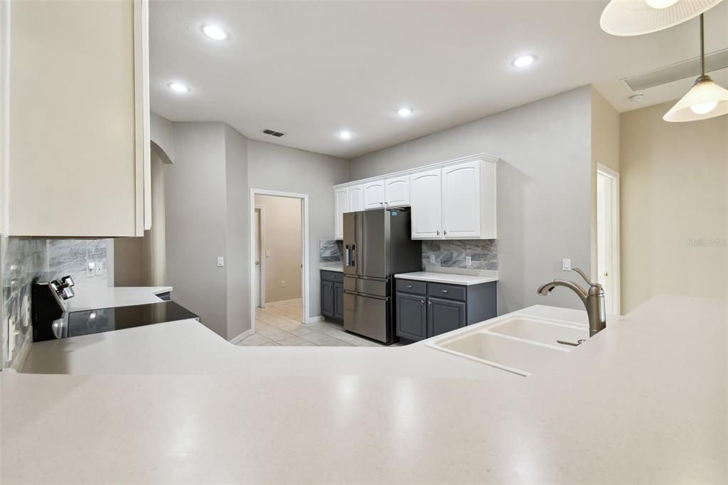 For Sale: $369,000 (2 beds, 2 baths, 2038 Square Feet)