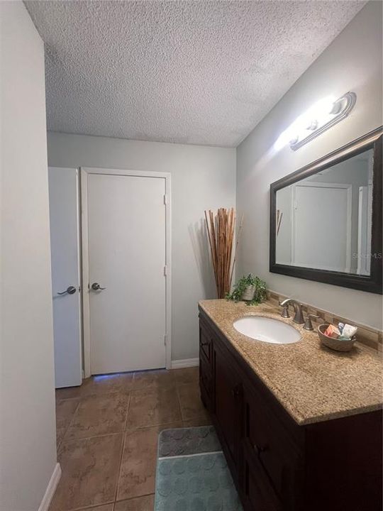 For Sale: $204,500 (2 beds, 2 baths, 898 Square Feet)