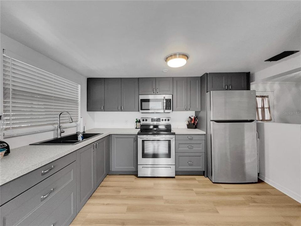 For Sale: $415,000 (3 beds, 2 baths, 1080 Square Feet)