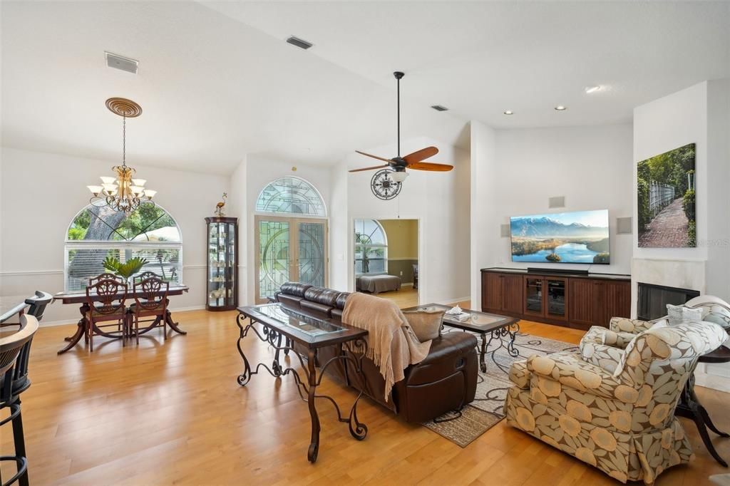 Active With Contract: $875,000 (3 beds, 3 baths, 2415 Square Feet)