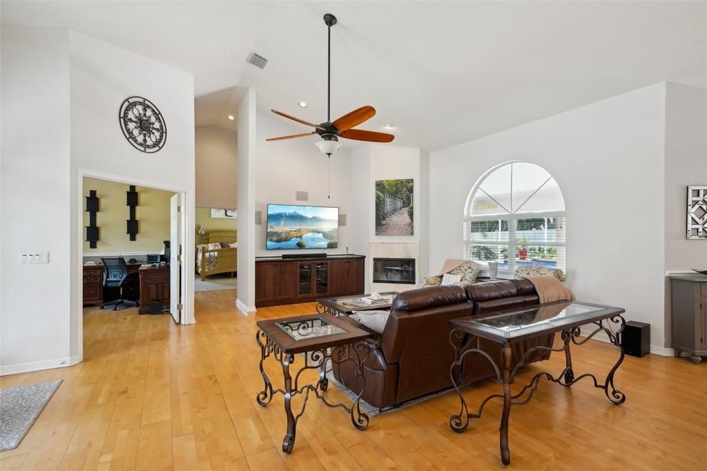 Active With Contract: $875,000 (3 beds, 3 baths, 2415 Square Feet)