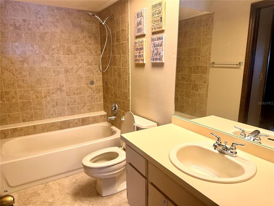 For Sale: $320,000 (2 beds, 1 baths, 1065 Square Feet)