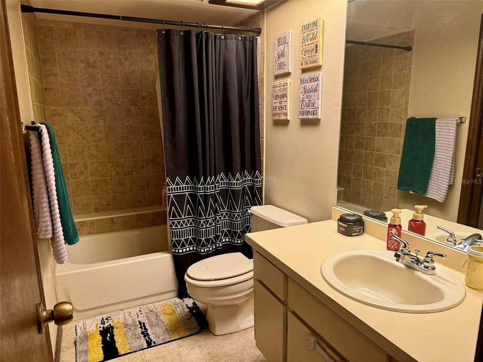 For Sale: $320,000 (2 beds, 1 baths, 1065 Square Feet)