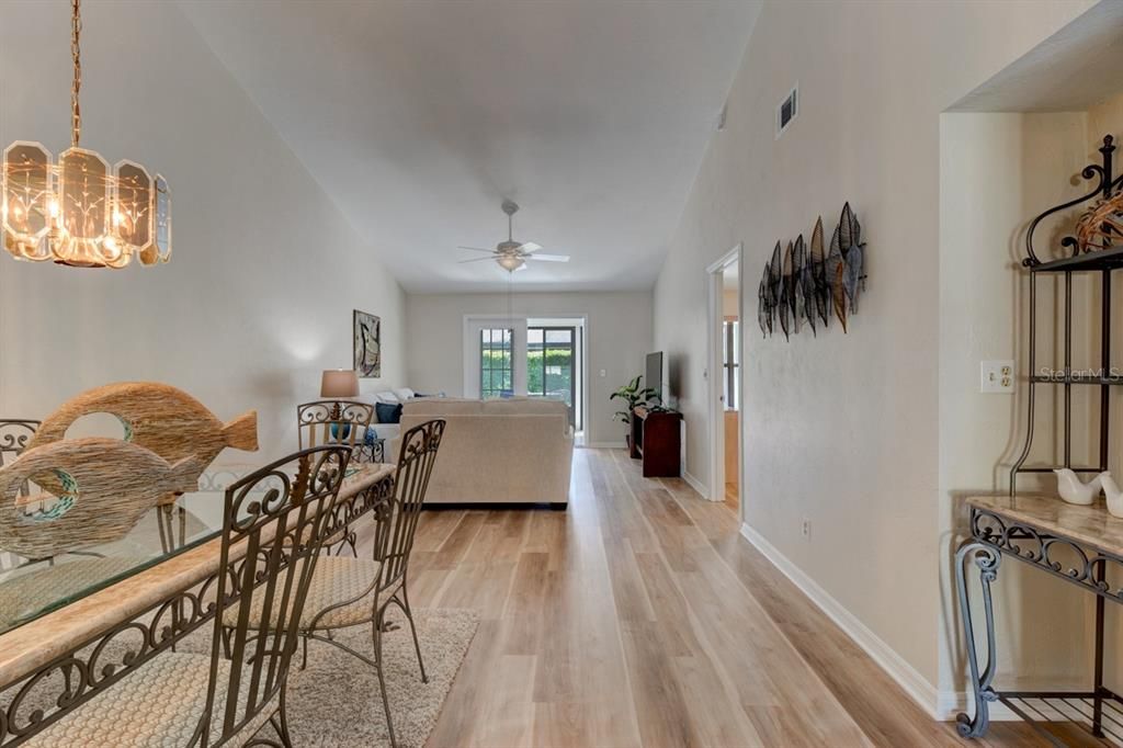 Active With Contract: $215,000 (2 beds, 2 baths, 1072 Square Feet)