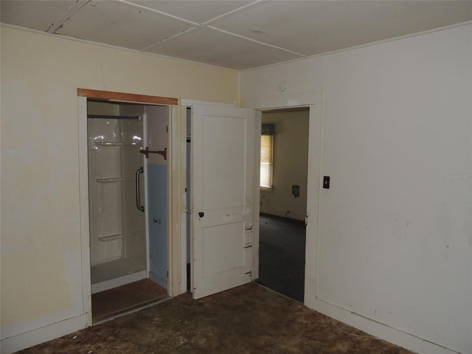 Active With Contract: $60,000 (2 beds, 1 baths, 748 Square Feet)