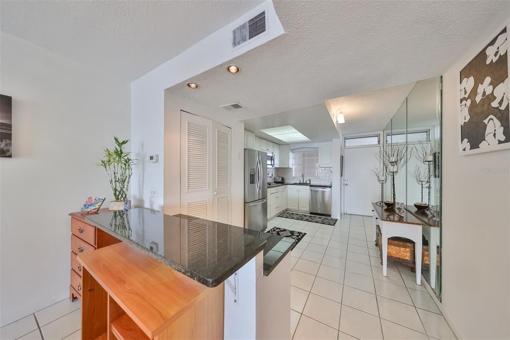 For Sale: $230,000 (1 beds, 1 baths, 840 Square Feet)