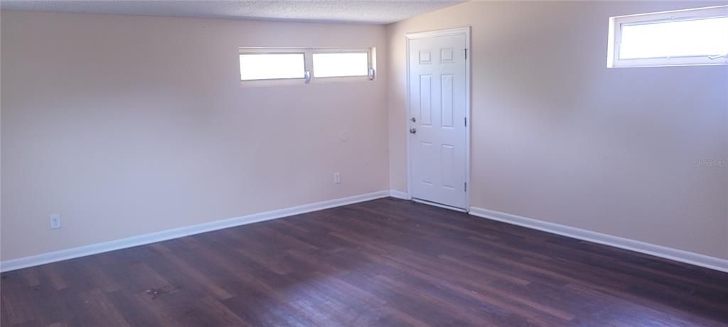 For Sale: $300,000 (3 beds, 2 baths, 1525 Square Feet)