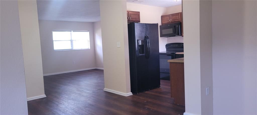 For Sale: $300,000 (3 beds, 2 baths, 1525 Square Feet)