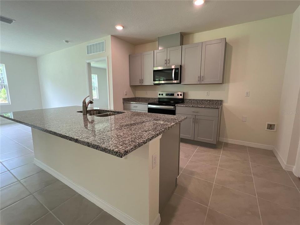 For Sale: $392,990 (3 beds, 2 baths, 1672 Square Feet)