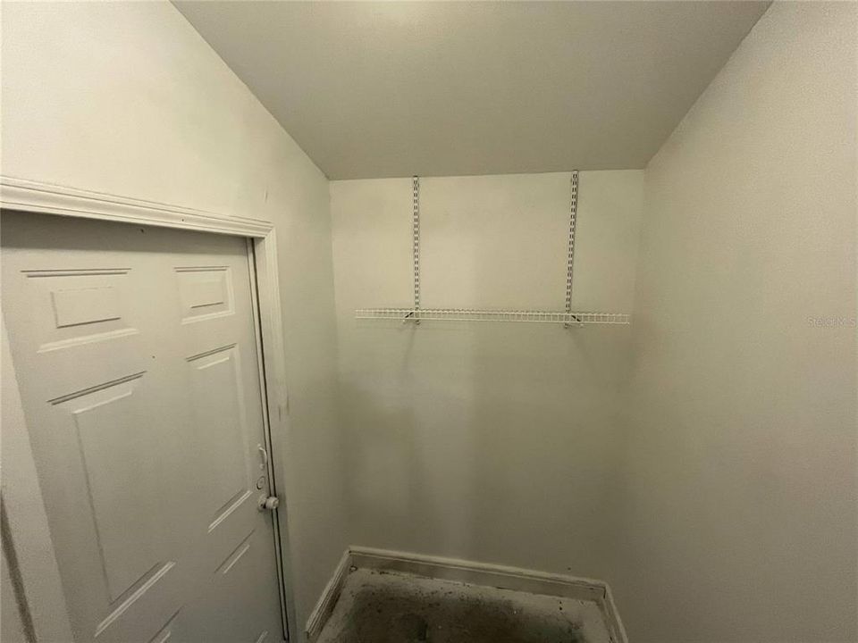 For Sale: $95,000 (2 beds, 1 baths, 716 Square Feet)