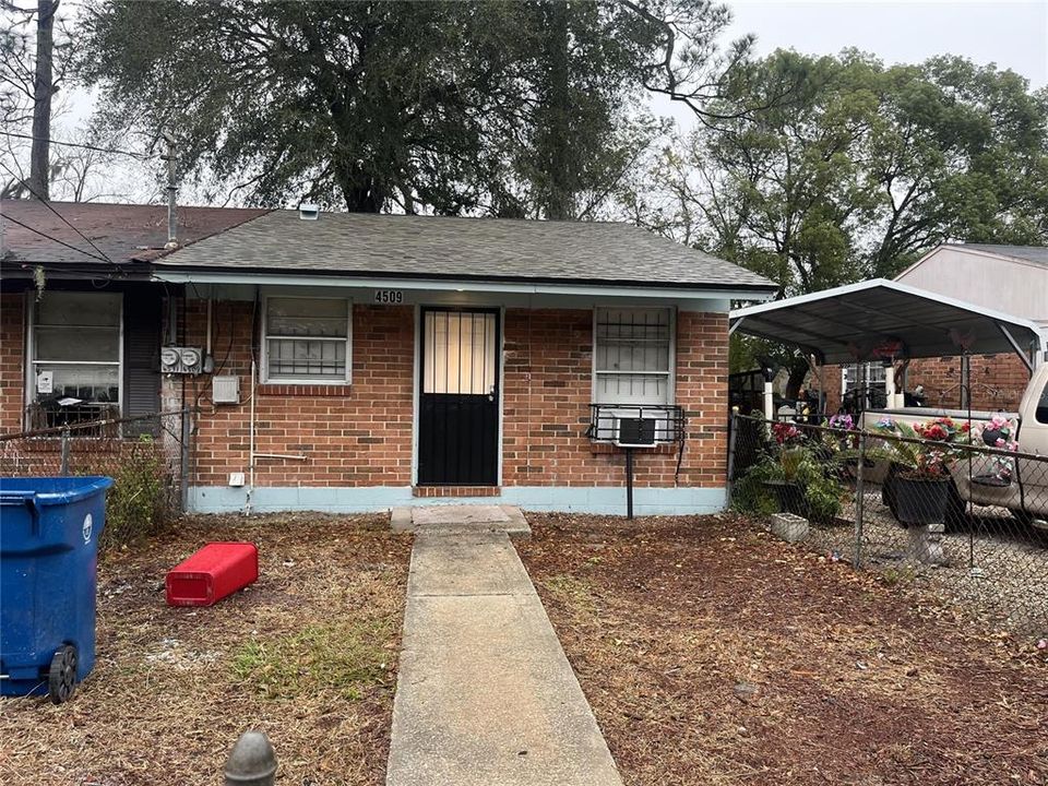 For Sale: $95,000 (2 beds, 1 baths, 716 Square Feet)