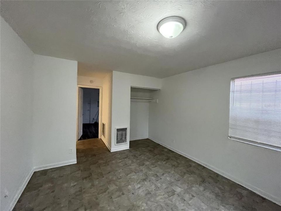 For Sale: $95,000 (2 beds, 1 baths, 716 Square Feet)