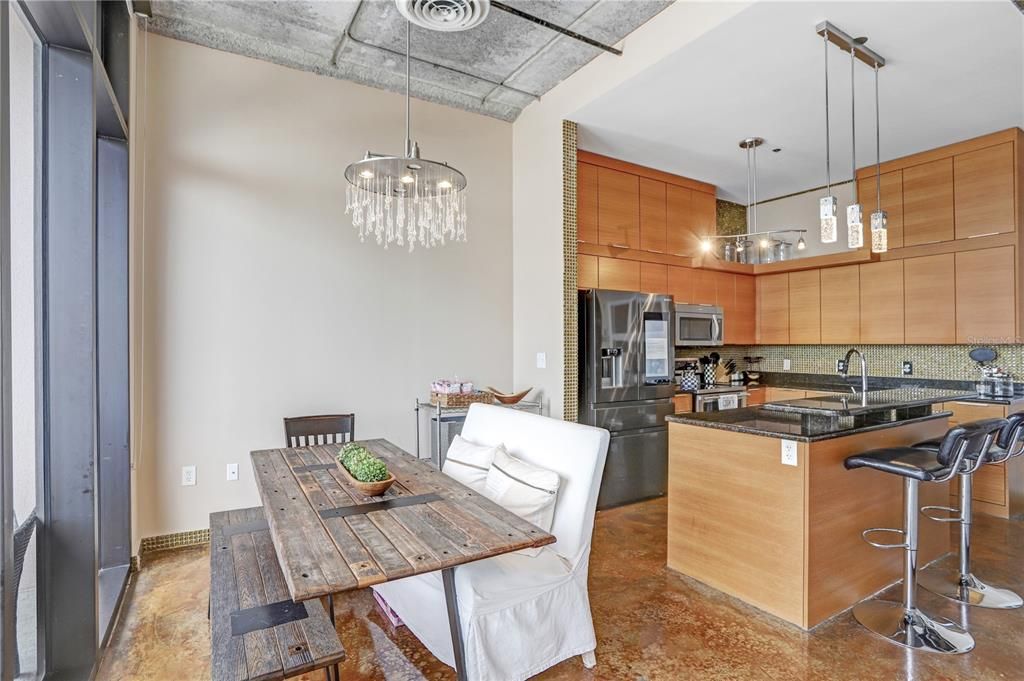 For Sale: $700,000 (1 beds, 1 baths, 1074 Square Feet)