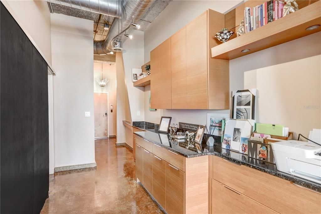 For Sale: $700,000 (1 beds, 1 baths, 1074 Square Feet)