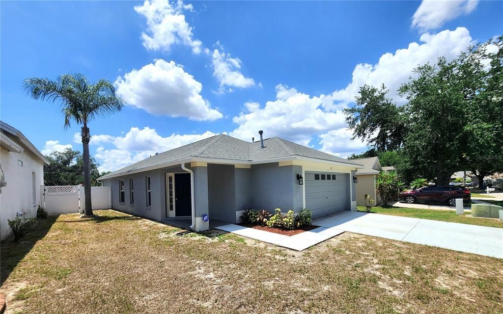 Active With Contract: $2,100 (3 beds, 2 baths, 1269 Square Feet)