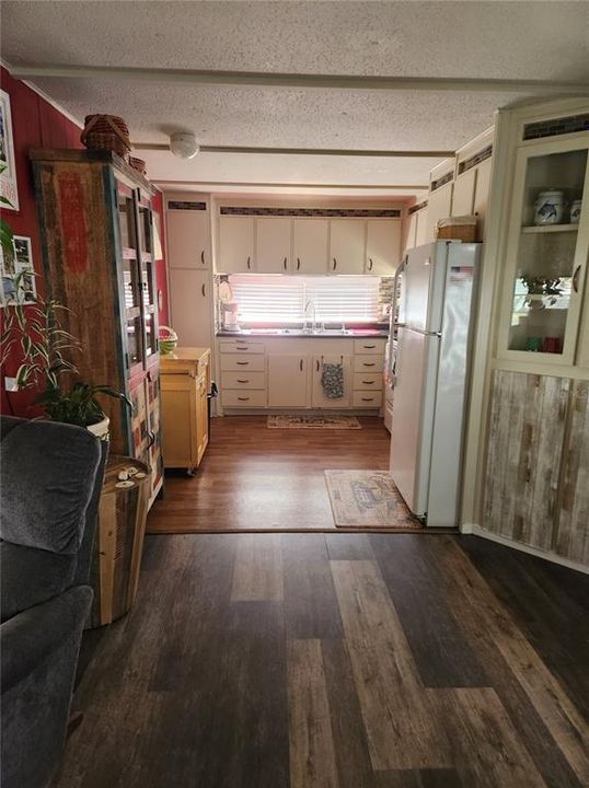 For Sale: $92,000 (2 beds, 1 baths, 780 Square Feet)