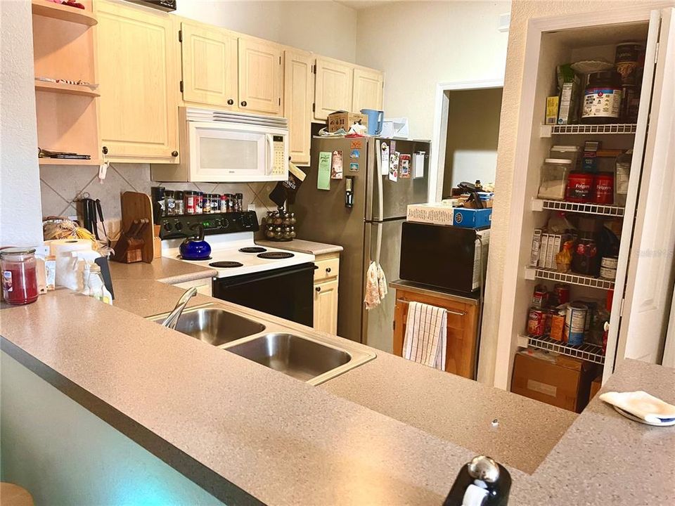 For Sale: $229,000 (2 beds, 1 baths, 898 Square Feet)