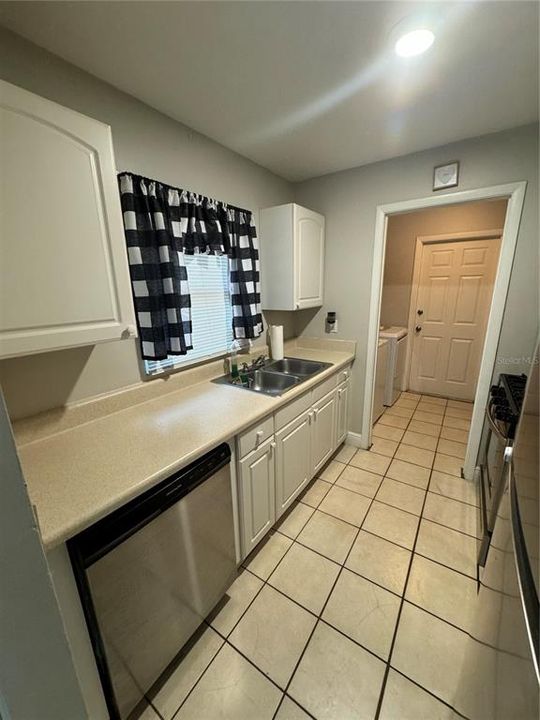 For Sale: $270,000 (2 beds, 2 baths, 1036 Square Feet)