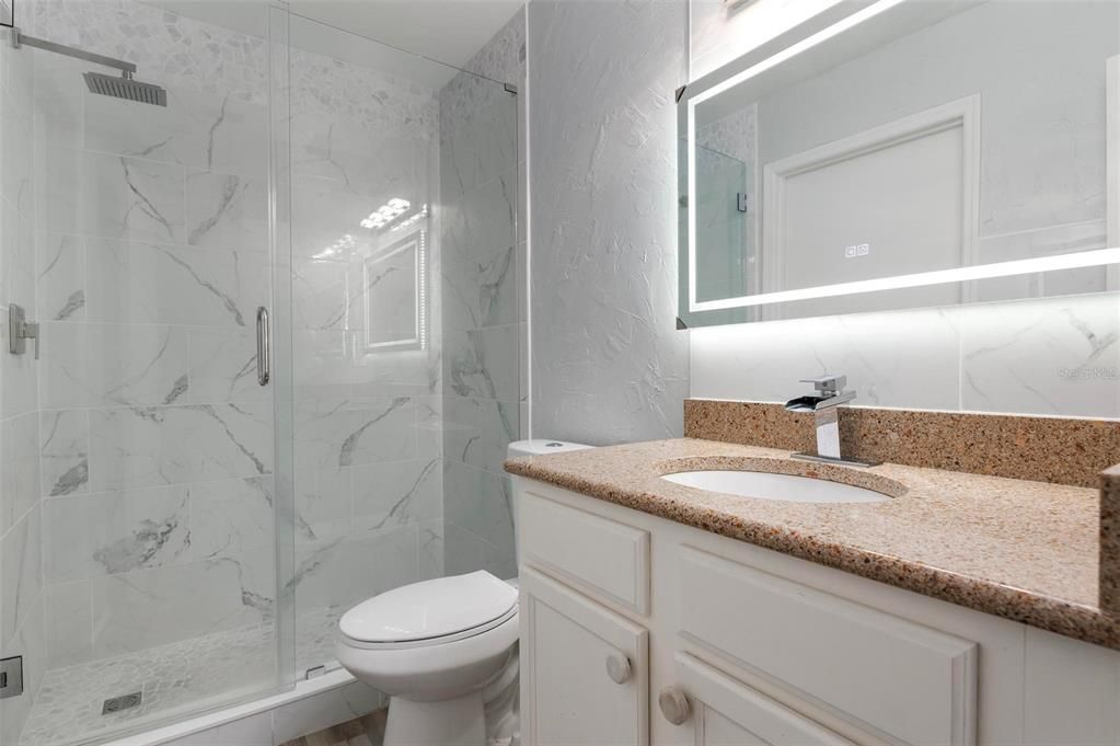 Beautiful en suite bathroom in primary bedroom