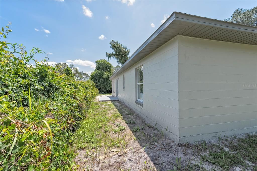 Active With Contract: $250,000 (3 beds, 2 baths, 1204 Square Feet)