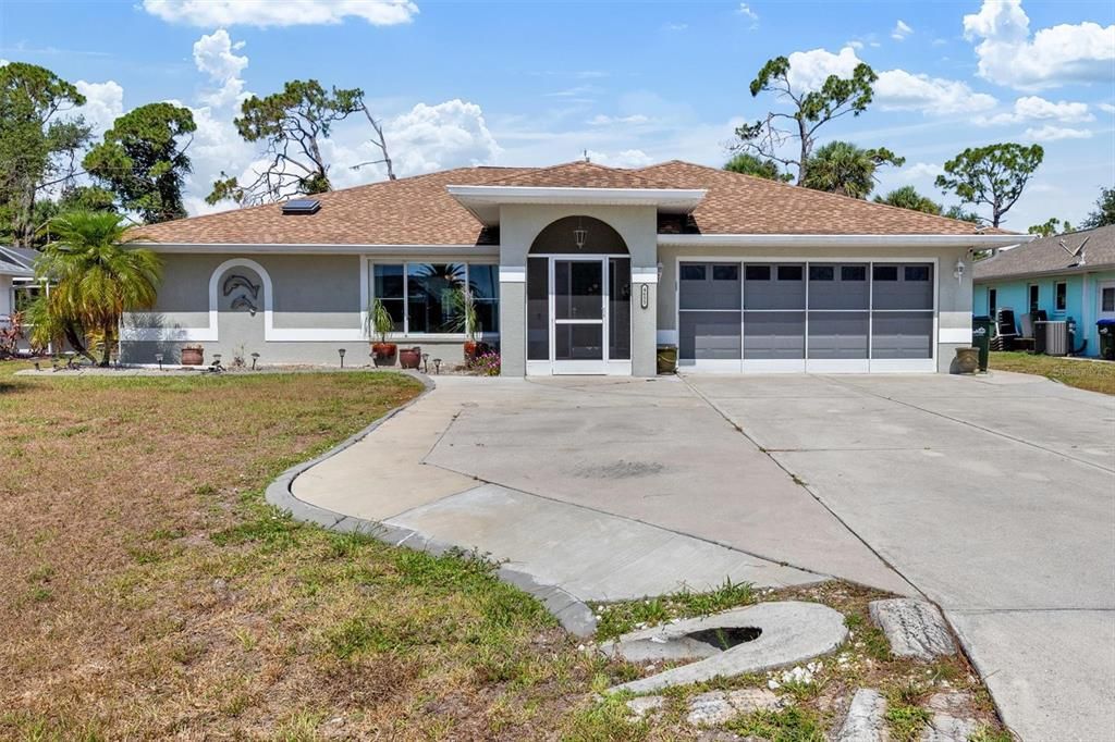 For Sale: $550,000 (3 beds, 2 baths, 1882 Square Feet)