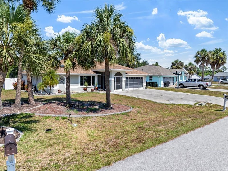 For Sale: $550,000 (3 beds, 2 baths, 1882 Square Feet)