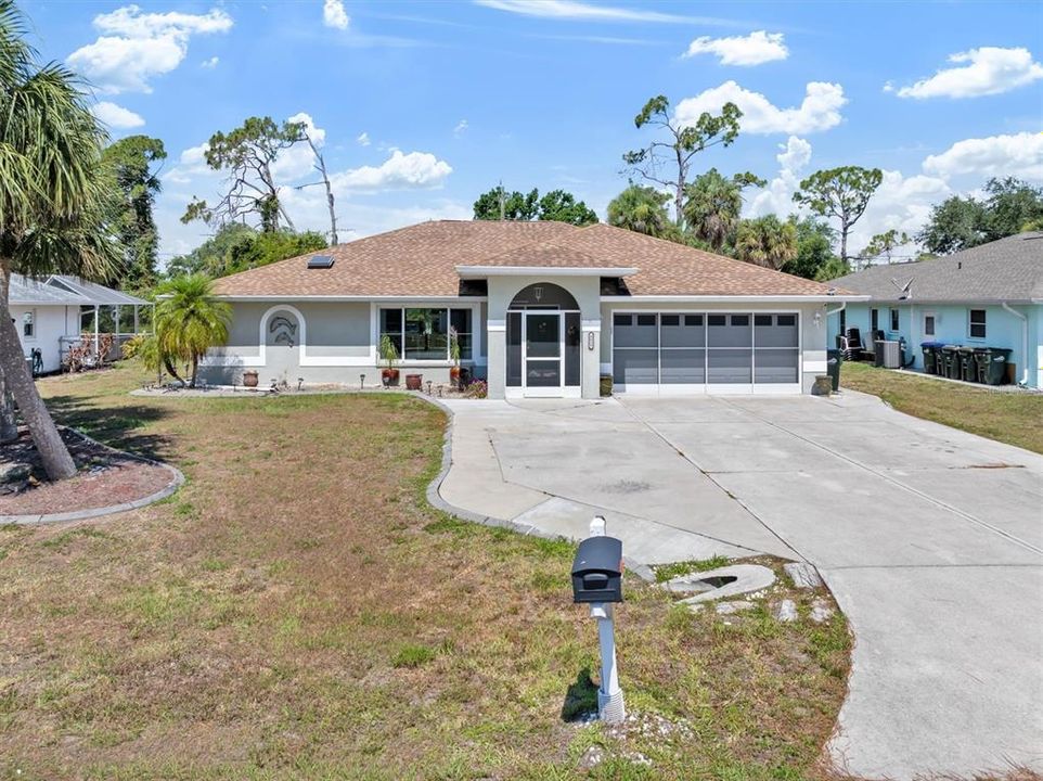 For Sale: $550,000 (3 beds, 2 baths, 1882 Square Feet)