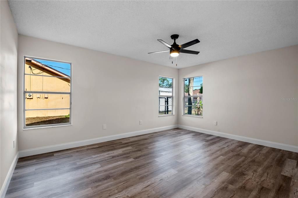 For Sale: $309,000 (3 beds, 2 baths, 1474 Square Feet)