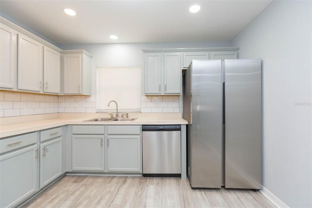 For Rent: $1,250 (2 beds, 2 baths, 985 Square Feet)
