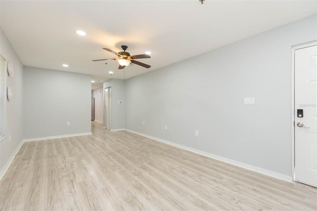 For Rent: $1,250 (2 beds, 2 baths, 985 Square Feet)