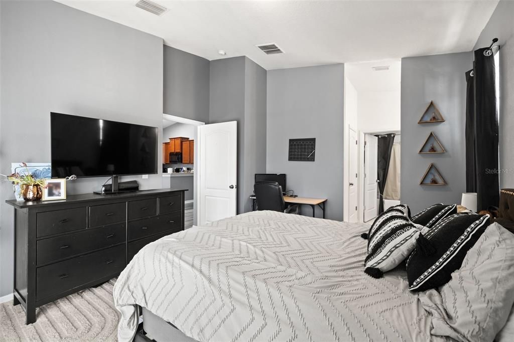 For Sale: $254,900 (2 beds, 2 baths, 1018 Square Feet)