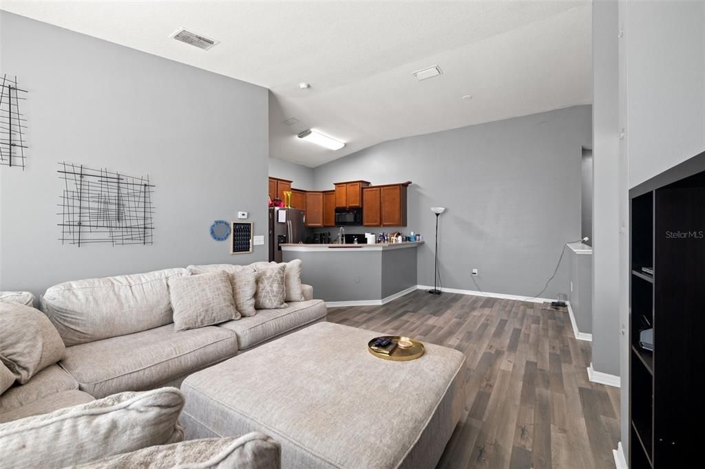 For Sale: $254,900 (2 beds, 2 baths, 1018 Square Feet)